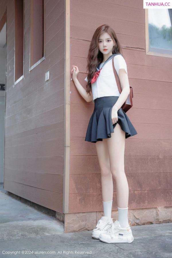   [XiuRen]高清写真图 2024.08.01 No.8948 拍黄瓜girl 制服美腿第12张图片